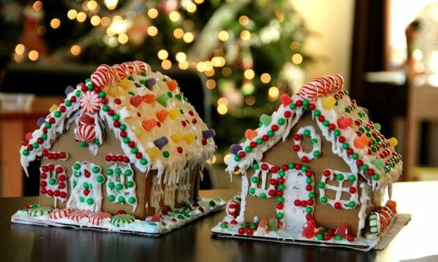 Decorate a Gingerbread House (sold out)