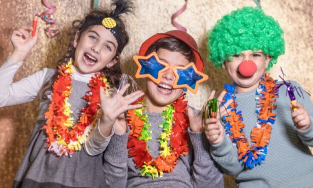 20 Ideas for New Years Eve with Kids at Home