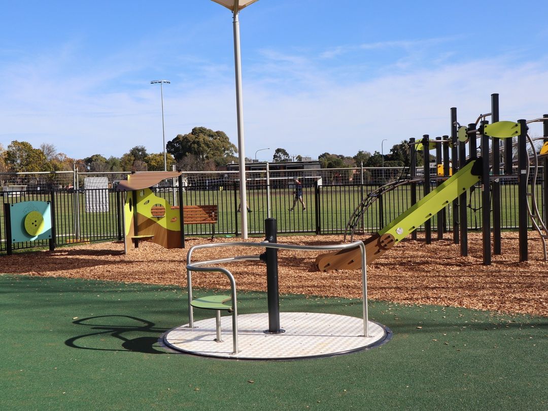 Kingswood Oval Playground, Kingswood